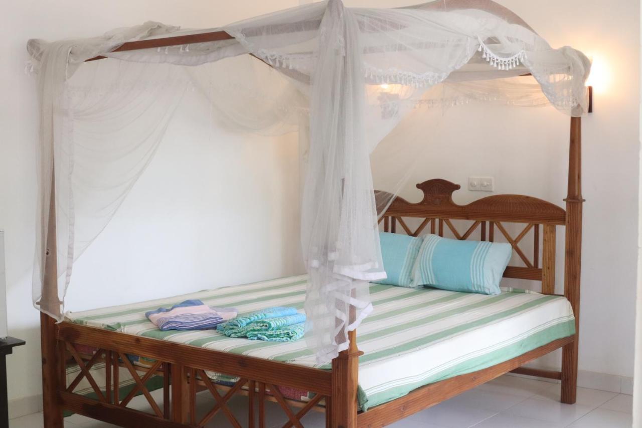 Long Beach Guest House Hikkaduwa Extérieur photo