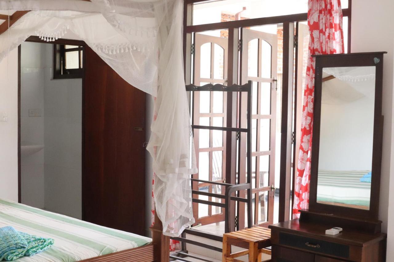 Long Beach Guest House Hikkaduwa Extérieur photo